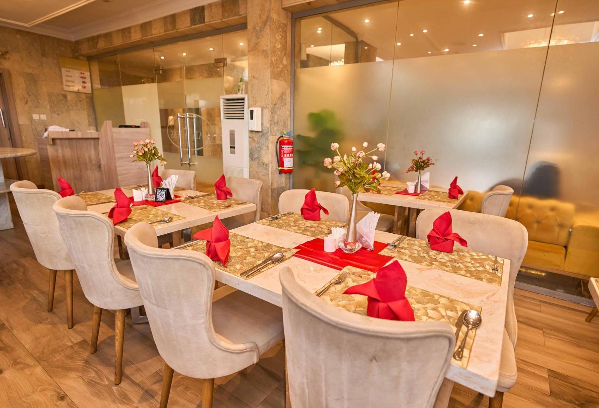 Watercress Hotels And Event Ікеджа Екстер'єр фото